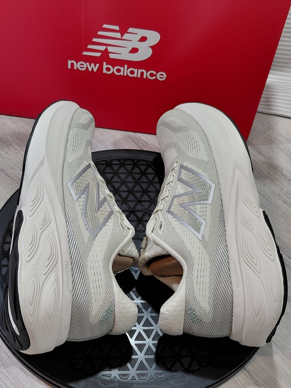 (NEW) New Balance Women Fresh Foam X 880v15 Running Shoes - Light Sage/Gray W8.5 - Picture 6 of 15